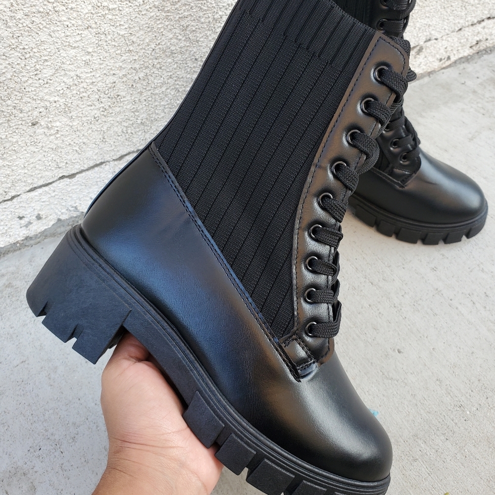 Women Black Lace Up Lug Sole Boot - Picture 2 of 2